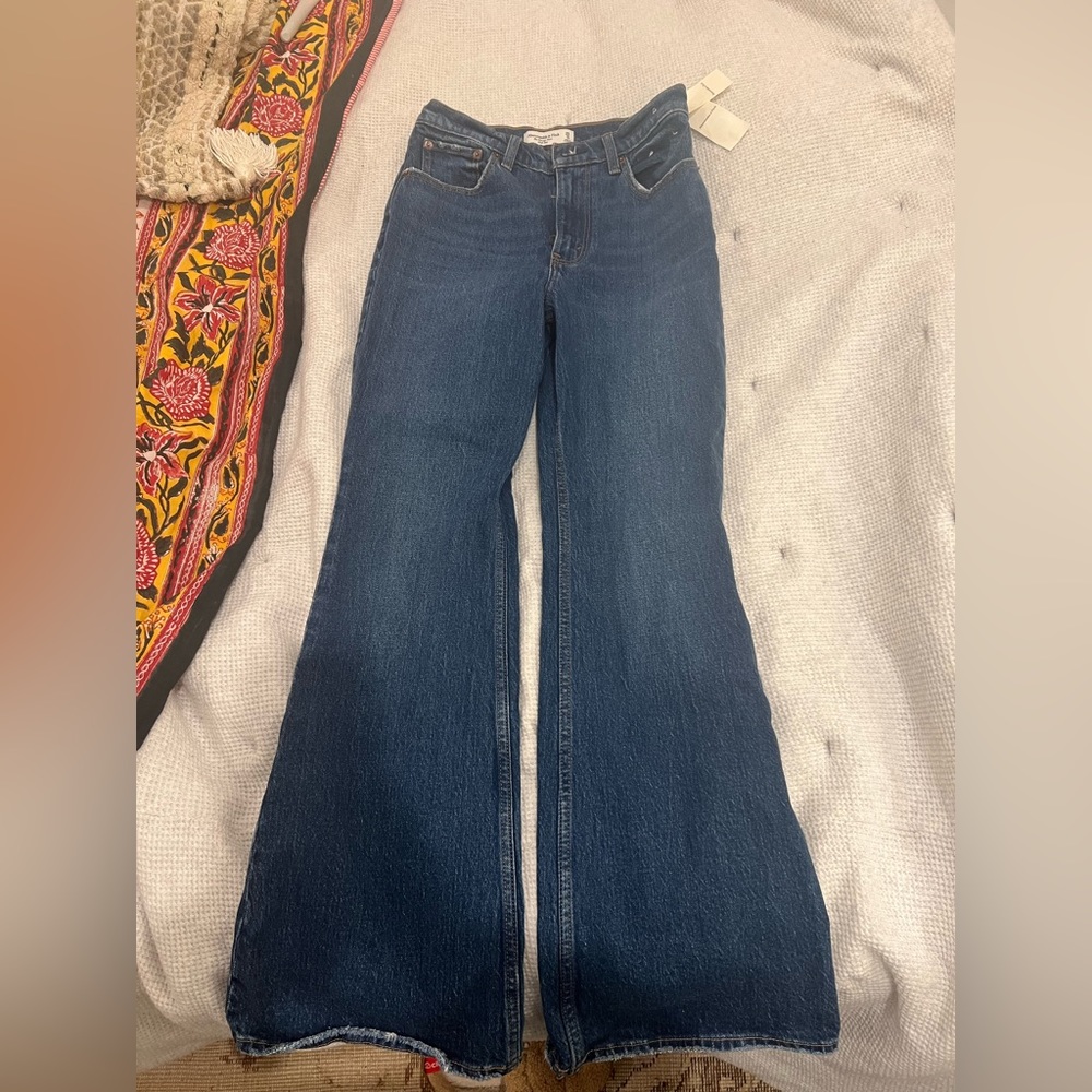 Abercrombie the vintage flare high rise jeans in 25 waist (new with tags)